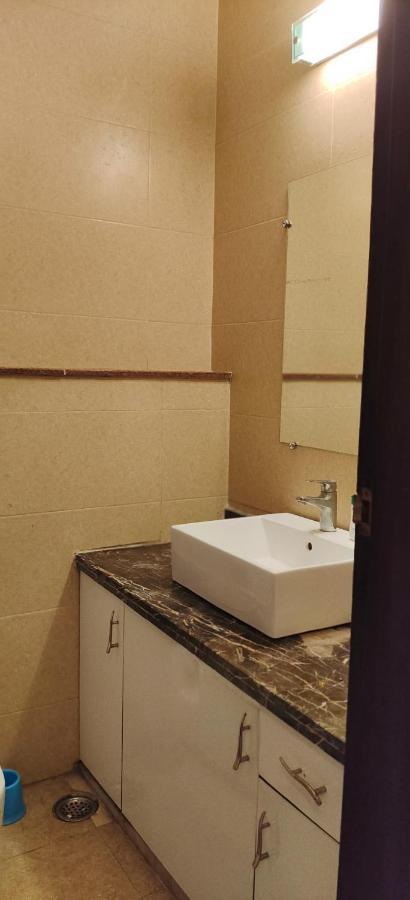 Spacious 2bhk Apartment! * New Delhi